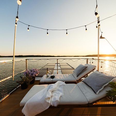 Domek Na Wodzie - Houseboat -Sauna, Taras Na Dachu, Dwie Sypialnie Mikołajki Екстериор снимка