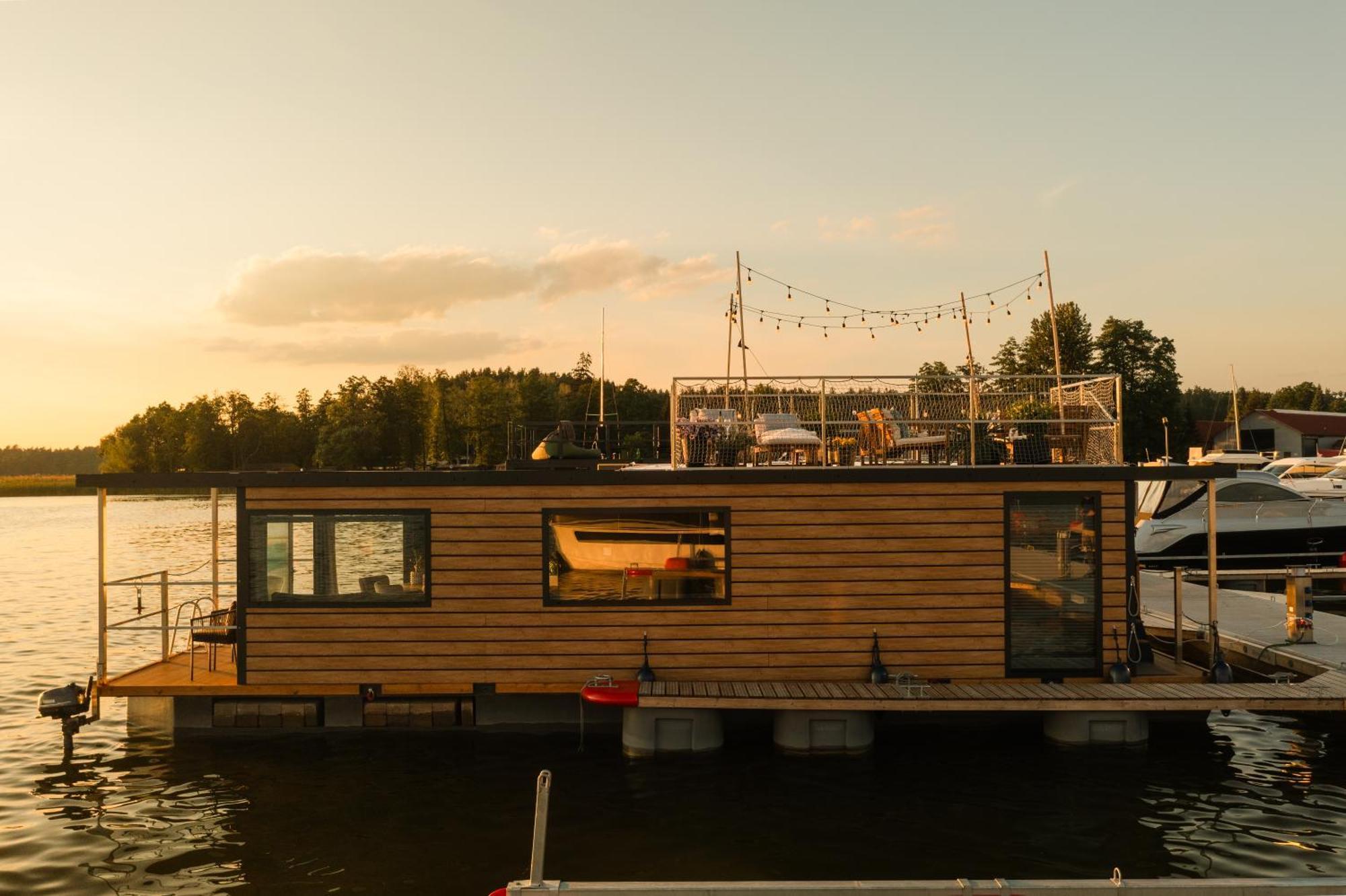 Domek Na Wodzie - Houseboat -Sauna, Taras Na Dachu, Dwie Sypialnie Mikołajki Екстериор снимка