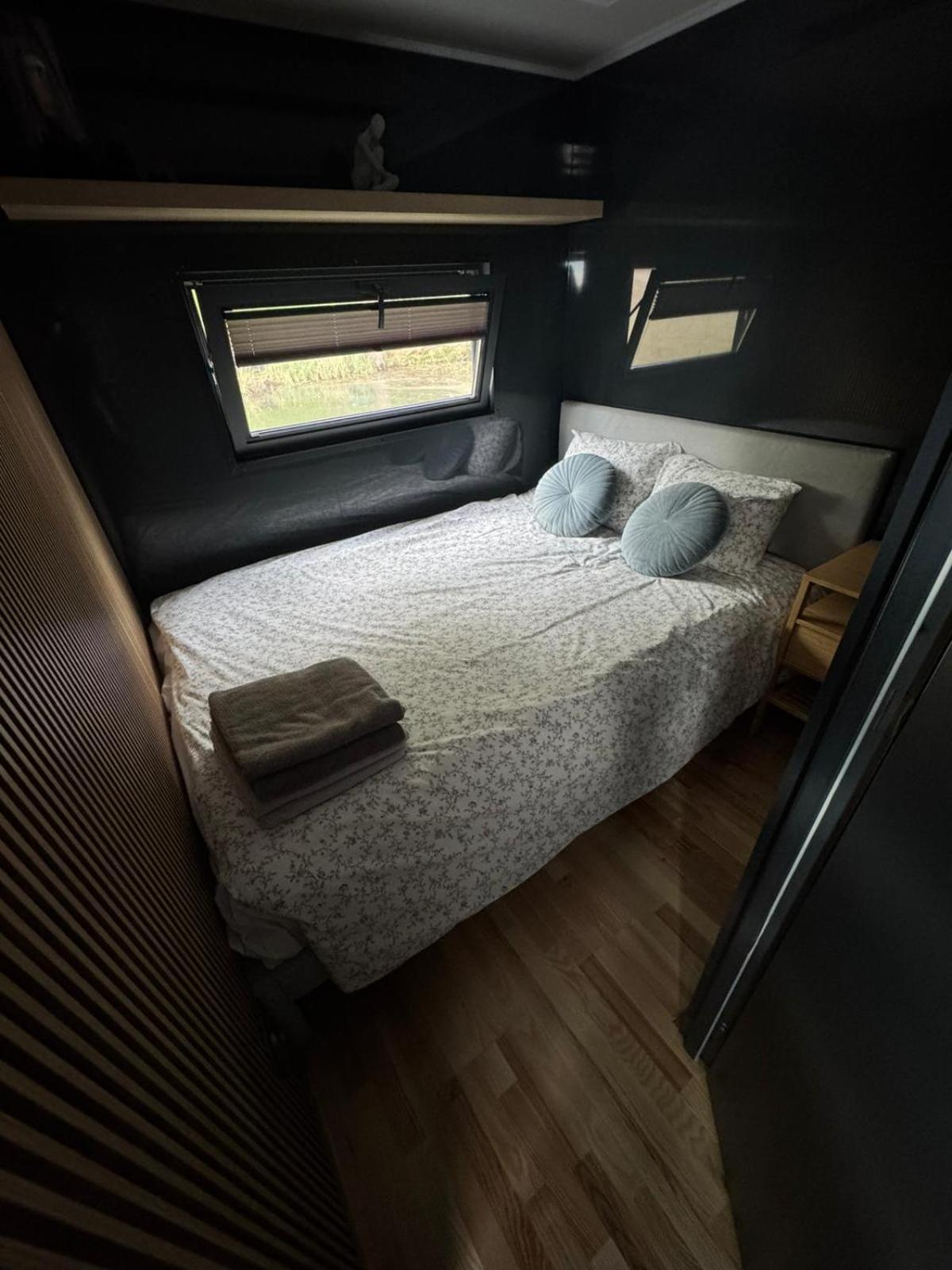Domek Na Wodzie - Houseboat -Sauna, Taras Na Dachu, Dwie Sypialnie Mikołajki Екстериор снимка