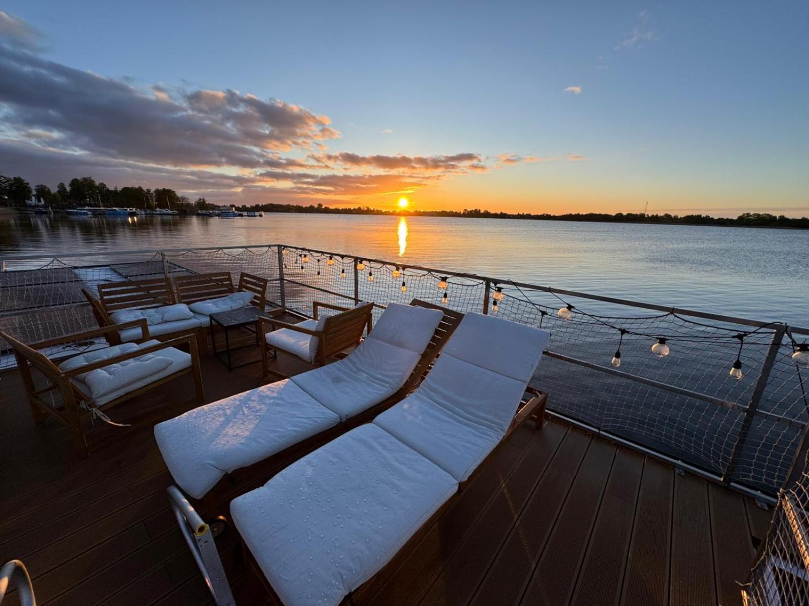 Domek Na Wodzie - Houseboat -Sauna, Taras Na Dachu, Dwie Sypialnie Mikołajki Екстериор снимка